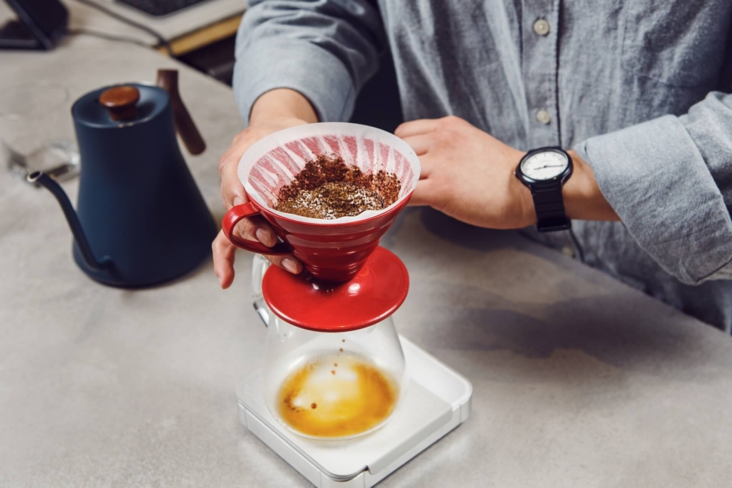 Filterkaffee als Pour-over mit frisch gemahlenen Bohnen